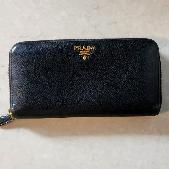 EUC Long Black Prada Saffiano Zipper Wallet w/ 12 card slots & fits phone! - Picture 1 of 12